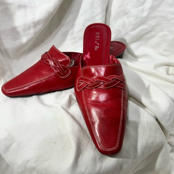 🔥🔥Unisa Red Leather Open Back Mules Slip On Shoes Size 8B Heels 1 3/4 Height. - Picture 11 of 15